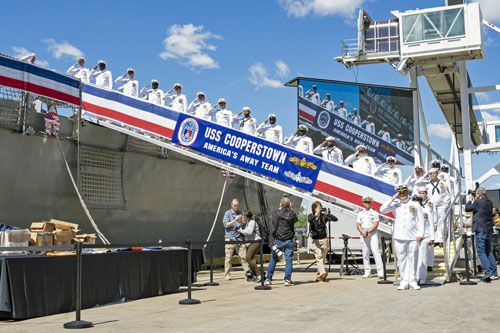 Uroczystości oficjalnego przekazania US Navy okrętu USS Cooperstown / Zdjęcie: US Navy