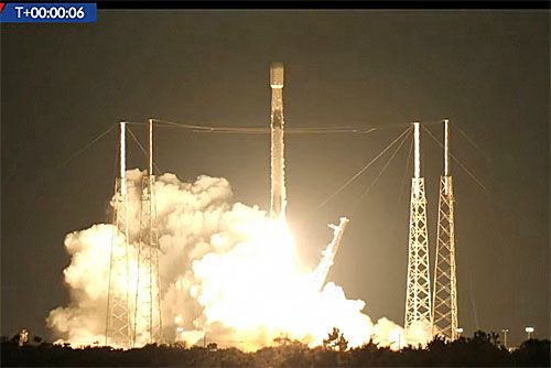 Rakieta nośna SpaceX Flacon 9 startuje do lotu z 22 satelitami Starlink Group 6-3 / Zdjęcie: SpaceX