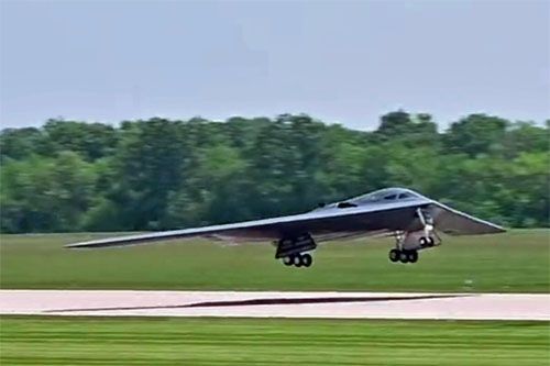 Bombowiec stealth B-2A Spirit of Washington startuje do pierwszego lotu po blisko półrocznej przerwie w misjach samolotów tego typu / Zdjęcie: AFGSC