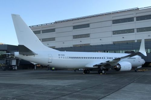 SP-EXC to trzeci z czterech Boeingów 737 MAX 8, które mają dołączyć do floty Enter Air przed sezonem letnim. Początkowo samolot będzie operował w całkowicie białym malowaniu / Zdjęcie: Enter Air 