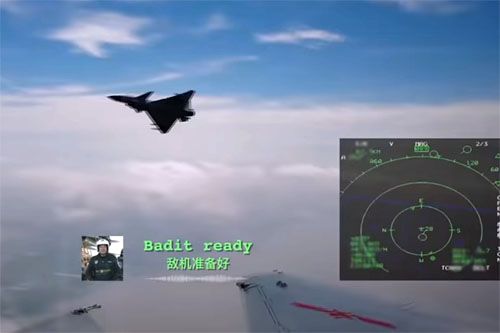 Kadr z filmu sprzed 2 lat, pokazującego ćwiczenia pilotów myśliwców J-10, w których mieli uczestniczyć niemieccy instruktorzy. W ćwiczeniach używano języka angielskiego, co nie jest standardem w chińskich realiach / Zdjęcie: via Twitter