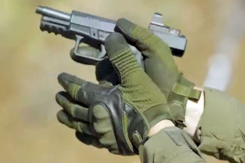 Ramon to pistolet samopowtarzalny z polimerowym szkieletem. Jest wyposażony w 102-mm lufę. Długość pistoletu wynosi 184 mm, szerokość 32 mm, a wysokość 129 mm. Masa broni bez magazynka wynosi 630 g / Zdjęcie: EMTAN