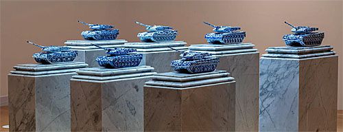 Kolekcja 7 modeli czołgów Leopard 2 – Dragonerpanzer, pokazana na Biennale Sztuki w Bangkoku w 2020 / Zdjęcie: Bangkok Art Biennale