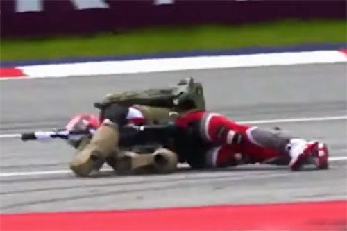 Pilot z plecakiem odrzutowym po upadku na asfalt toru wyścigowego w Spielbergu w Austrii / Zdjęcie: via YouTube