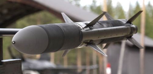 Dodatkowe pociski AIM-120C-8 mają wejść do uzbrojenia szwedzkich samolotów wielozadaniowych Gripen / Zdjęcie: Raytheon