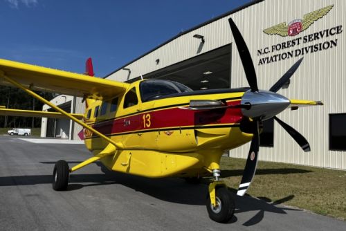 Pierwszy Kodiak 100 wyposażony w nowe pięciołopatowe śmigło kompozytowe dostarczony North Carolina Forest Service’s Aviation Division. Miejscem jego stacjowania jest Duplin County Airport w Kenansville. Kodiak 100 będzie używany do transportu sprzęt i zaopatrzenie w pobliże obszarów objętych pożarami w celu wsparcia działań samolotów pożarniczych / Zdjecie: Daher