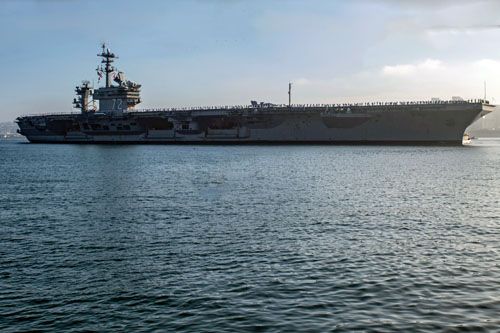 USS Abraham Lincoln (CVN-72) powracający do Naval Air Station North Island z kolejnej misji / Zdjęcie: US Navy