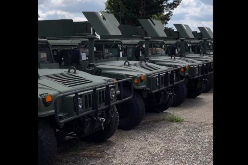 Dostarczone Serbom HMMWV wzorem wcześniejszych pojazdów zostaną uzbrojone w wkm M87 / Zdjęcie: US Embassy in Belgrade