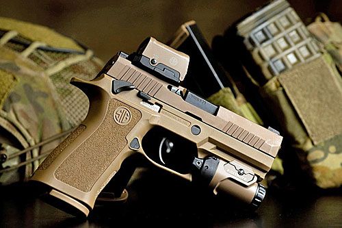 Pistolet SIG Sauer P320 XCarry Pro / Zdjęcie: Australian Department of Defence