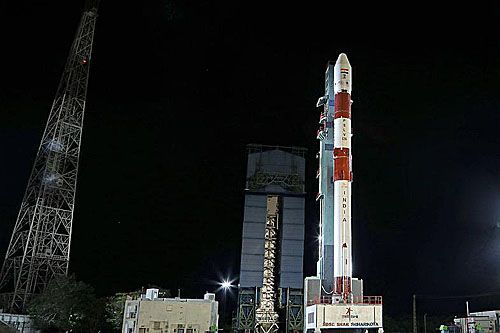 Indyjska rakieta nośna PSLV-C56 przed startem z satelitami przeznaczonymi dla klientów z Singapuru / Zdjęcie: PTI