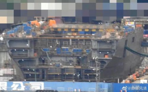 Przypuszcza się, że 4. okręt typu 075 będzie mógł zostać zwodowany w ciągu kilku miesięcy / Zdjęcie: Weibo