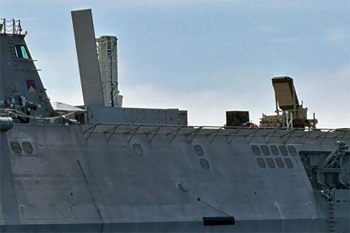 Kontenerowa wyrzutnia MK 70 na pokładzie USS Savannah wypływającego z bazy w San Diego na południu Kalifornii / Zdjęcie: via USNI News