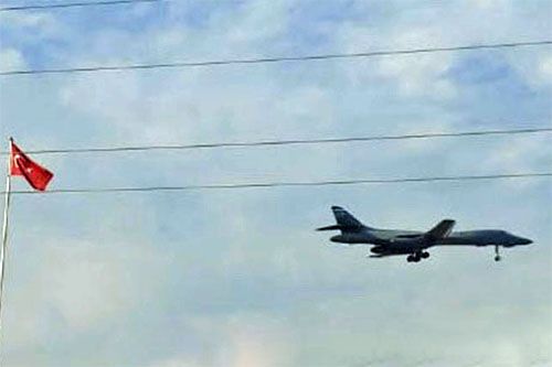 Amerykański bombowiec strategiczny B-1B ląduje w tureckiej bazie lotniczej Incirlik / Zdjęcie: via savunmasanayist