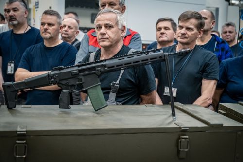 Siły Zbrojne RP są głównym użytkownikiem karabinków Grot. Poza tym broń ta trafiła też na Ukrainę, USA i uzyskano zamówienia od 2 państw afrykańskich / Zdjęcie: Fabryka Broni Łucznik – Radom
