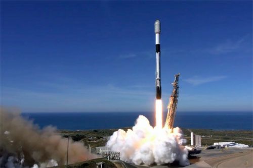 Rakieta nośna SpaceX Falcon 9 startuje do misji Transporter-9 z bazy Vandenberg w Kalifornii, 11 listopada 2023 / Zdjęcie: SpaceX