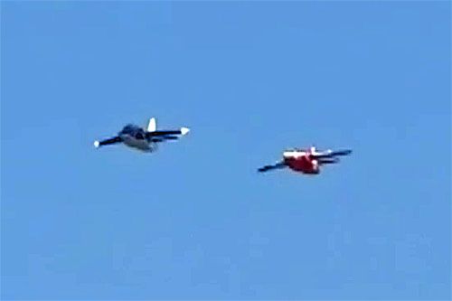 Samoloty S.211 w locie jako Viper Formation. Rozbił się ten lecący jako drugi – czerwony / Zdjęcie: 9news