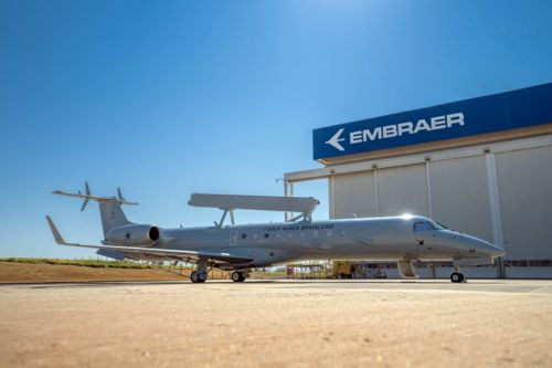 E-99M używane są przez FAB do obserwacji przestrzeni powietrznej, kierowania działaniami jednostek obrony powietrznej , wywiadu elektronicznego i obserwacji granic / Zdjęcie: Embraer