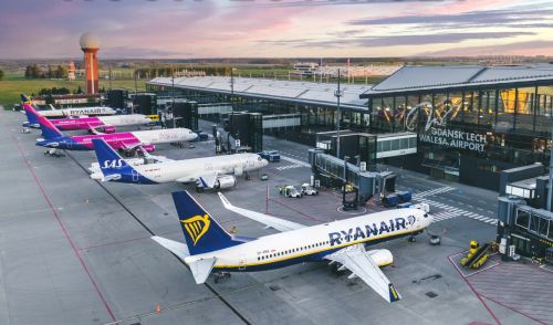 W 2023 na gdańskim lotnisku rekordowe były miesiące letnie, a zwłaszcza lipiec, kiedy to obsłużono 658 504 podróżnych i sierpień, w którym odprawiono 642 129 pasażerów / Zdjęcie: Port lotniczy Gdańsk im. Lecha Wałęsy