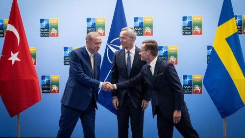 Przełom w sprawie tureckiego poparcia dla przystąpienia Szwecji do NATO nastąpił na spotkaniu premiera Szwecji Ulfa Kristerssona i prezydenta Turcji Recepa Tayyipa Erdoǧana przed szczytem NATO w Wilnie w 2023 / Zdjęcie: NATO