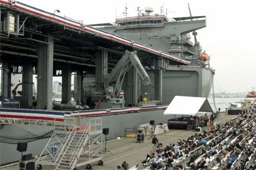 Uroczystość przyjęcia do linii USS John L. Canley przez US Navy w Coronado w Kalifornii / Zdjęcie: US DoD