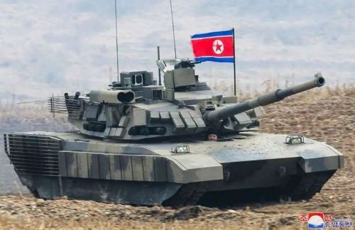 Prezentując M2024 Korea Północna chce potwierdzić, że jest w stanie produkować i rozwijać własne czołgi podstawowe / Zdjęcie: KCNA