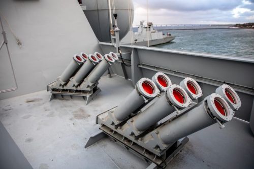 Podstawą systemu samoobrony okrętów C-Guard są wyrzutnie celów pozornych SeaGnat kal. 130 mm. Na zdjęciu system na pokładzie duńskiej fregaty typu Iver Huitfeldt / Zdjęcie: Terma