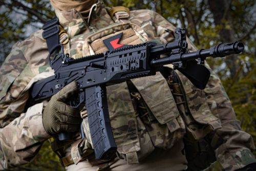AK-12 model 2023 jest już trzecią wersją najnowszego rosyjskiego karabinka / Zdjęcie: Kałasznikow