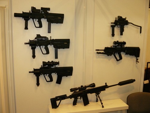W Kielcach można było zobaczyć całą ofertę broni strzeleckiej produkowanej przez Israel Weapon Industries (IWI) od niewielkich pistoletów maszynowych po karabiny wyborowe
