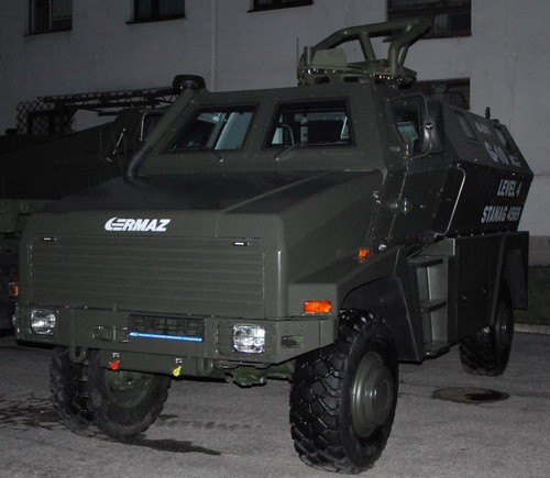 Pojazd M-ATV G10 jest prezentowany z obrotnicą opancerzoną, dostarczoną przez Oto Melarę oraz…