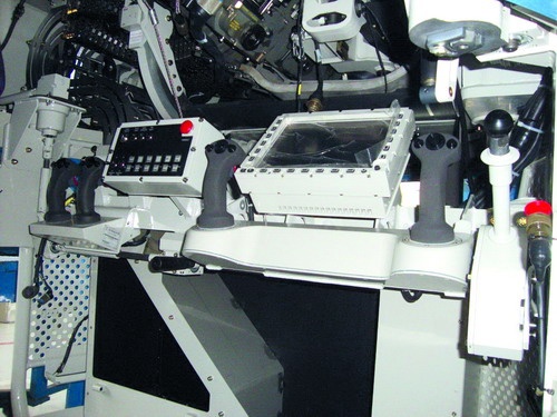 <span>Widok wnętrza wieży Hitfist 30P z dodanym panelem kontrolnym ppk Spike-LR / Zdjęcie: WZM</span>