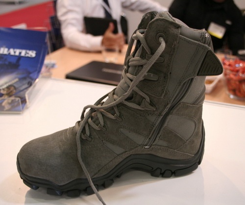 Jedna z nowości Batesa, zaprezentowanych na tegorocznym MSPO – obuwie model 2367. Zastosowano w nim zamek bryzgoszczelny, zabezpieczający przed przenikaniem cieczy do wnętrza buta