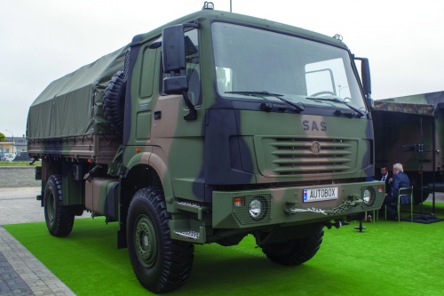 Ciężarówka SAS 270.16 powstała na bazie komponentów produkcji chińskiej stanowi ofertę eksportową / Zdjęcia: Paweł Malicki