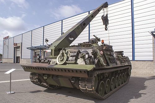 Demonstrowany na wystawie Sił Zbrojnych RP wóz zabezpieczenia technicznego Bergepanzer 2, wciąż używany na świecie, jednak jedynie w mniej wymagających zadaniach wsparcia lżejszych wozów, takich jak CV90 czy Marder / Zdjęcia: Paweł Malicki