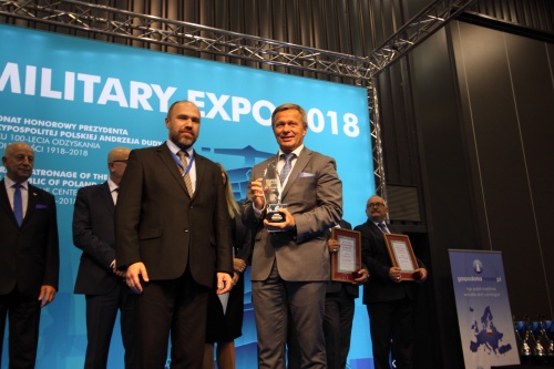 Nagrodę miesięcznika RAPORT-wto, oficjalnego partnera medialnego Balt Military Expo, za najbardziej efektowne stoisko, które wręczył redaktor naczelny RAPORT-wto Michał Likowski, odebrał Jyrki Kujasnsuu, prezes Saab Technologies Poland