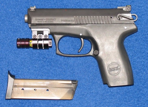 Jedyna premiera wystawy, bułgarski pistolet P-M02 Compact, dostosowany do amunicji 9 mm x 19, ale mogący również strzelać nabojem 9 mm x 18 /Zdjęcie: Remigiusz Wilk