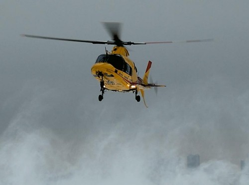 Bazująca na warszawskich Babicach Agusta 109 Power jest, jak na razie, jedynym śmigłowcem Lotniczego Pogotowia Ratunkowego, mogącym wykonywać loty w nocy i w trudnych warunkach atmosferycznych. Lotnicy zasiadający za jej sterami oraz personel medyczny są świadomi tego faktu. Dlatego, w miarę swych możliwości służą natychmiastową pomocą wszystkim potrzebującym, w całym kraju, bez zwracania uwagi na rejonizację. Oprócz już wymienionych, niepodważalną zaletą tego śmigłowca jest prędkość przelotowa. To rzeczywiście Ferrari. Dlatego do oferty pomocy należy przykładać inną niż dotychczas miarę - ona naprawdę może być szybka