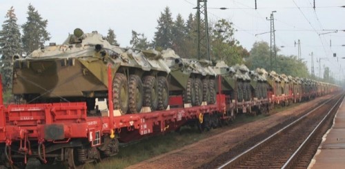 Eszelon z 66 transporterami BTR-80 odkupionymi przez Bumar od węgierskiego Ministerstwa Spraw Wewnętrznych i przeznaczonymi do modernizacji do standardu BTR-80UP / Zdjęcie: Bumar