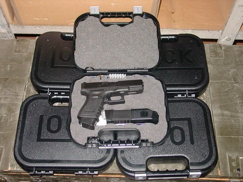 Dostarczone policjantom podległym KWP w Rzeszowie pistolety Glock G19, zakupione w wyniku pierwszego przetargu / Zdjęcie: KWP Rzeszów