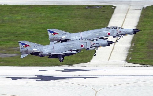 W japońskiej służbie wciąż pozostaje około 90 samolotów F-4 Phantom II. Ich stopniowe wycofywanie rozpocznie się najprawdopodobniej już w połowie bieżącego roku, a wciąż nie wiadomo jaki typ zajmie ich miejsce... / Zdjęcie: USAF