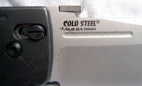 Cold Steel AK47 wykonany ze stali AUS 8A. Na głowni widoczne są plamki rdzy, pomimo dużej zwartości chromu w tej stali /Zdjęcie: Bogusław Dawiec