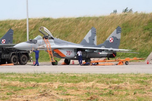 Malborska eskadra została wzmocniona samolotami eksploatowanymi wcześniej przez 1. ELT. Wśród trzech przejętych egzemplarzy znalazł się i ten n/b 70 przejęty przez jednostkę 26 kwietnia 2007 / Zdjęcie: Andrzej Wrona