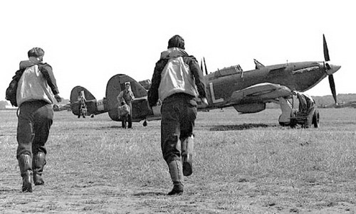 Piloci do samolotów! Start alarmowy myśliwców Hawker Hurricane / Zdjęcie: RCAF