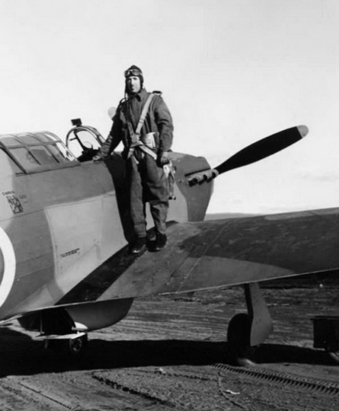 Pilot Hurricane'a tuż przed startem / Zdjęcie: RAF