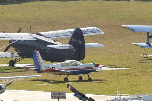 EASA dokonały zdecydowanego podziału odpowiedzialności za sprzęt lotniczy i operacje prowadzone z jego użyciem. Z nadzoru bezpośredniego przechodzono do nadzoru systemu. Ponieważ nadzór nad ciągłą zdatnością do lotu nie jest procesem prostym i wymaga kwalifikacji - użytkownicy, poza przewoźnikami lotniczymi, mogą zlecać to zadanie certyfikowanym organizacjom zarządzania ciągłą zdatnością do lotu