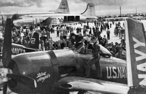 Samoloty F8F Bearcat, które zastąpiły Hellcaty, także nie zagrzały miejsca w zespole zbyt długo. Zostały wymienione na odrzutowe F9F-2 Panther w czerwcu 1949 / Zdjęcie: US Navy