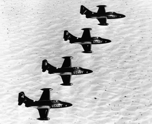 Blue Angels używali dwóch wersji Panther Grummana - F9F-2 i F9F-5 aż do 1954, kiedy zastąpione zostały przez samoloty F9F-8 Cougar / Zdjęcie: US Navy