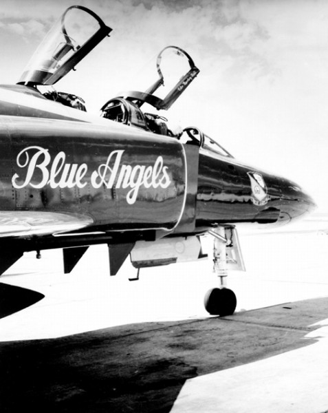 W 1969 do służby w zespole weszły myśliwce F-4 Phantom II. Jak do tej pory, jest to jedyny typ samolotu, który służył tak w Blue Angels jak i... w Thunderbirds / Zdjęcie: US Navy