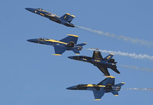 Rozejście Hornetów / Zdjęcie: Blue Angels/US Navy