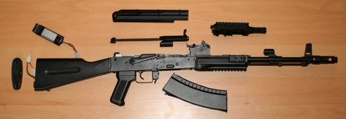 AK-74M R.I.S. częściowo rozłożony / Zdjęcie: Bartosz Szymonik