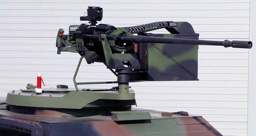Oferta dla jednostek specjalnych - 20-mm armata automatyczna Nexter 20M621 na lekkiej podstawie P20. Masa postawy 74 kg, przejściówki 13 kg, masa podstawy i przejściówki z armatą i zapasem 100 sztuk amunicji 167 kg (w odmianie lekkiej, gdzie skrzynka amunicyjna jest poza podstawą 119 kg), masa podstawy, przejściówki i armaty 136 kg. Długość całkowita z armatą 2400 mm, szerokość 1100 mm, wysokość 500 mm. Maksymalny odrzut 450 daN, średni podczas ognia ciągłego 250 daN, podczas ognia pojedynczego 350 daN / Zdjęcie: Nexter